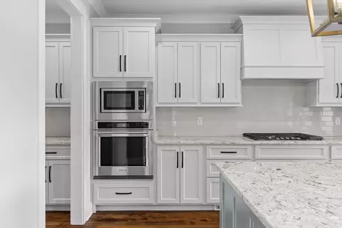 Kitchen - 3187 Grassland Cir, Apison, TN 37302 photo 2 of 3