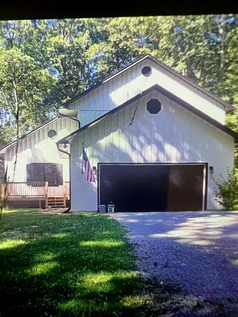 109 Oakland Ln, Sweetwater, TN 37874