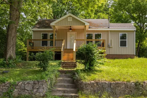 215 Sunset Dr, Athens, TN 37303
