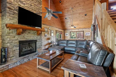 Living - 161155 Cherokee Ridge Dr, Ocoee, TN 37361 photo 3 of 6