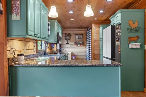 Kitchen - 161155 Cherokee Ridge Dr, Ocoee, TN 37361 photo 3 of 7