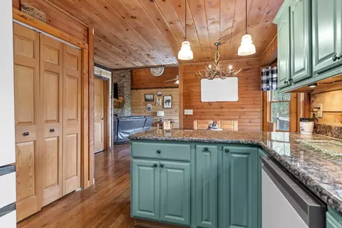 Kitchen - 161155 Cherokee Ridge Dr, Ocoee, TN 37361 photo 6 of 7