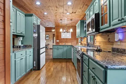 Kitchen - 161155 Cherokee Ridge Dr, Ocoee, TN 37361 photo 1 of 7