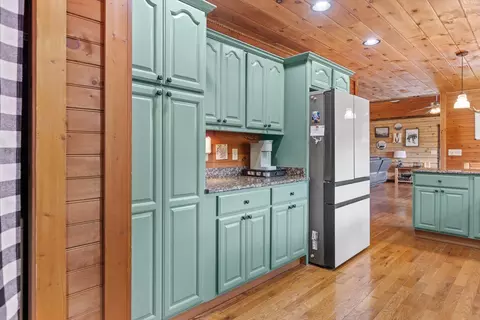 Kitchen - 161155 Cherokee Ridge Dr, Ocoee, TN 37361 photo 5 of 7