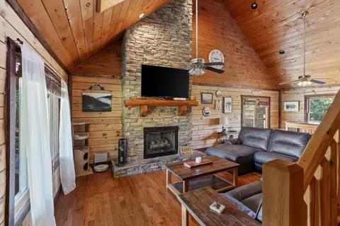 Living - 161155 Cherokee Ridge Dr, Ocoee, TN 37361 photo 2 of 6