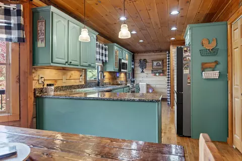 Kitchen - 161155 Cherokee Ridge Dr, Ocoee, TN 37361 photo 2 of 7