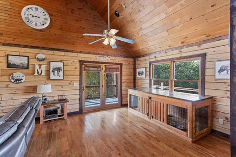 Living - 161155 Cherokee Ridge Dr, Ocoee, TN 37361 photo 5 of 6
