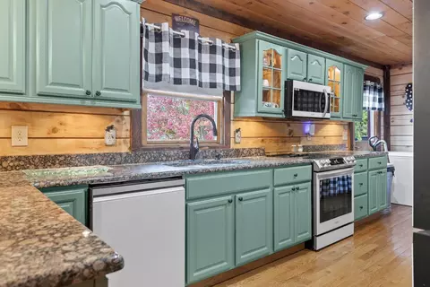 Kitchen - 161155 Cherokee Ridge Dr, Ocoee, TN 37361 photo 4 of 7