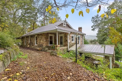 1026 N Runyan Dr, Chattanooga, TN 37405
