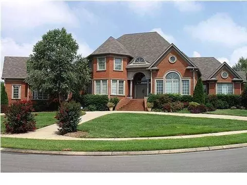 9400 Windrose Cir, Chattanooga, TN 37421
