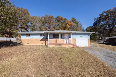 724 Fricks Ln, Rossville, GA 30741