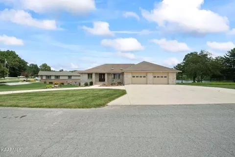 1246 Arrowhead Dr, Crossville, TN 38572