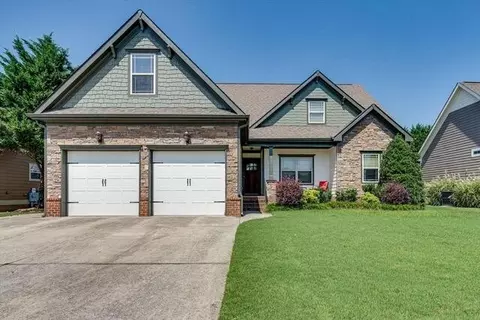 8665 Seven Lakes Dr, Ooltewah, TN 37363