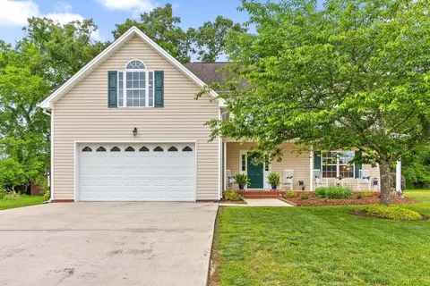 7828 Prince Dr, Ooltewah, TN 37363