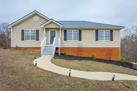 2214 N Fork Dr, Soddy Daisy, TN 37379
