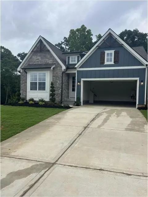6392 Satjanon Dr, Ooltewah, TN 37363