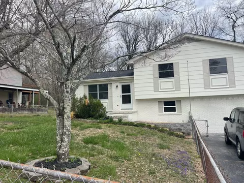 1381 Meadowood Dr, Hixson, TN 37343