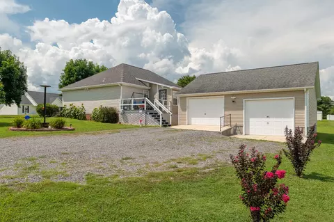 27 Ridgeline Dr, Fayetteville, TN 37334
