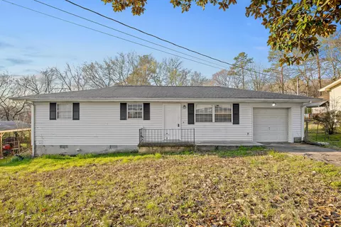 727 Mary Agnes Dr, Rossville, GA 30741