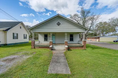 705 W 12th St, Chickamauga, GA 30707