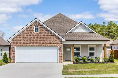 102 Country Cove Dr, Rossville, GA 30741