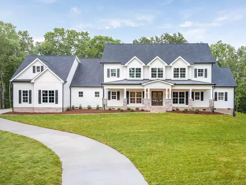 827 Brookhollow Ln, Chattanooga, TN 37421
