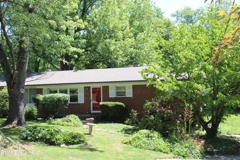2704 Roland Ln, Knoxville, TN 37931