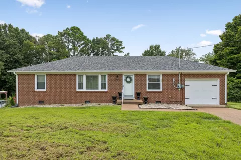 103 Oak Dr, Columbia, TN 38401