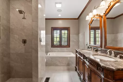 Bath - 600 Bruce Rd, Dickson, TN 37055 photo 2 of 6