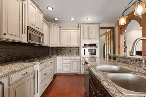 Kitchen - 600 Bruce Rd, Dickson, TN 37055 photo 4 of 4