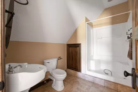 Bath - 600 Bruce Rd, Dickson, TN 37055 photo 6 of 6