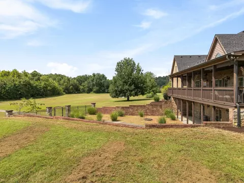 Exterior - 600 Bruce Rd, Dickson, TN 37055 photo 4 of 16