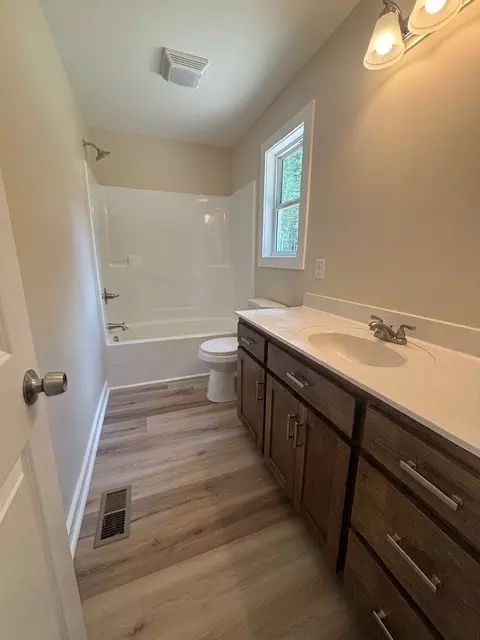 Bath - 2305 Charlie Davis Rd, Goodspring, TN 38460 photo 2 of 2