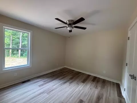 Bedroom - 2305 Charlie Davis Rd, Goodspring, TN 38460 photo 2 of 4
