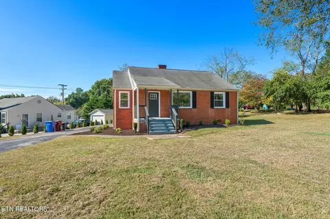 888 E Hunt Rd, Alcoa, TN 37701