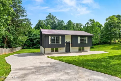522 Henderson Dr, Madisonville, TN 37354
