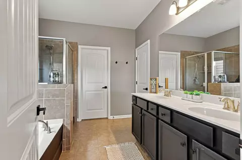 Bath - 3022 Alan Dr, Spring Hill, TN 37174 photo 2 of 9