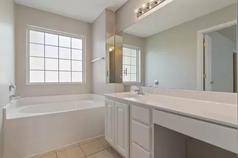 Bath - 1402 Bern Dr, Spring Hill, TN 37174 photo 3 of 3