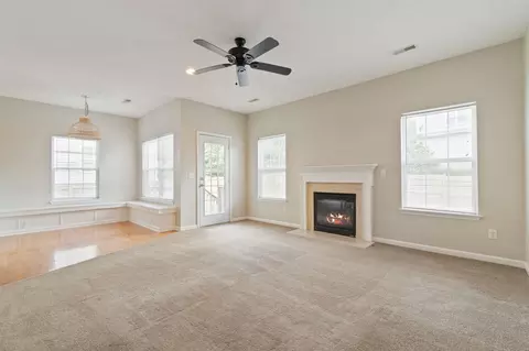 Living - 1402 Bern Dr, Spring Hill, TN 37174 photo 7 of 10