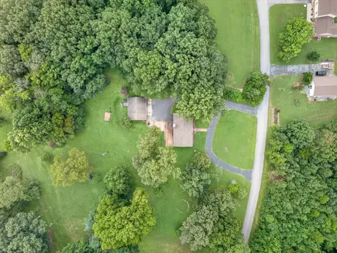 252 Edgewood Dr, Cadiz, KY 42211