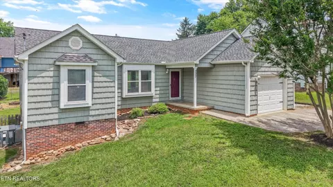 733 Summerdale Dr, Knoxville, TN 37934