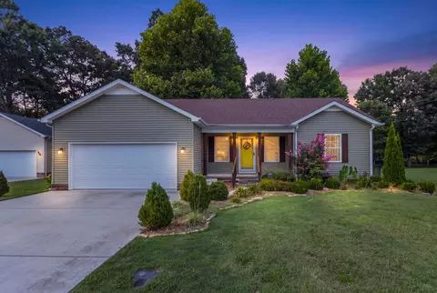 110 Collinwood Dr, Tullahoma, TN 37388