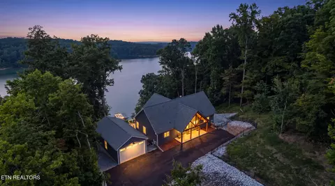 552 Fox Ridge Ln, Caryville, TN 37714