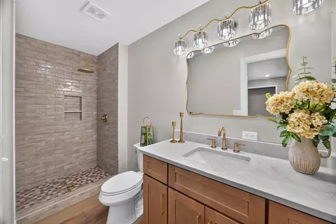 Bath - 926 Dyer Cir, Morrison, TN 37357 photo 1 of 3