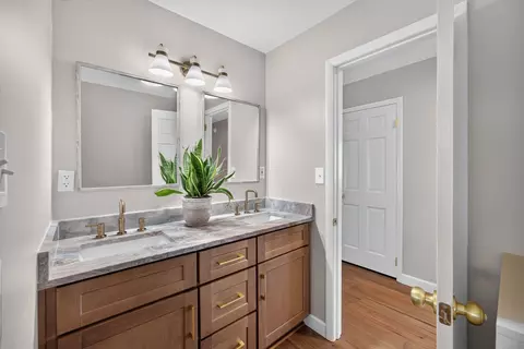 Bath - 926 Dyer Cir, Morrison, TN 37357 photo 2 of 3