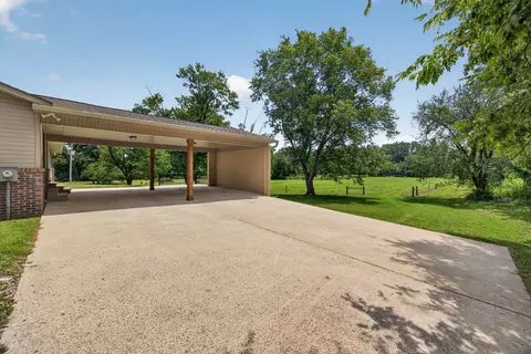 Exterior - 926 Dyer Cir, Morrison, TN 37357 photo 2 of 11