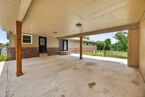 Exterior - 926 Dyer Cir, Morrison, TN 37357 photo 3 of 11