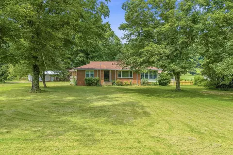 42 Depriest Bend Dr, Lobelville, TN 37097