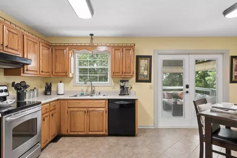 Kitchen - 809 Hillside Dr, Springfield, TN 37172 photo 3 of 4