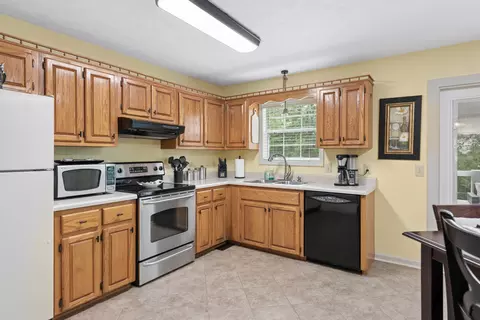 Kitchen - 809 Hillside Dr, Springfield, TN 37172 photo 2 of 4